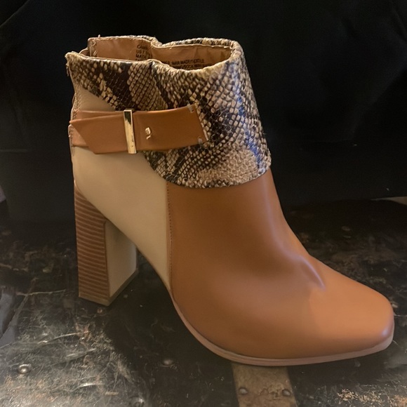 Adorable booties! - Picture 2 of 3